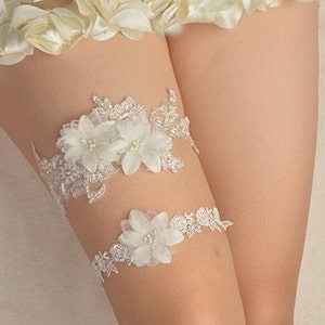 bridal garter, wedding garter, bride garter ,off-white  lace garter,,  beaded floral garter, flower garter off White