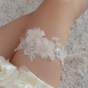 off-white bridal garter, wedding garter, bride garter ,   beaded floral garter,light pink flower garter,garters for wedding ,toss garter