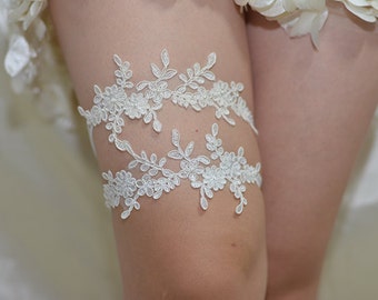 white bridal garter, white lace garter, wedding garter, bride garter,, vintage garter,