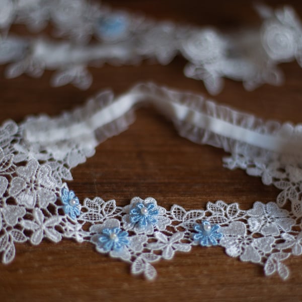 white lace garter with blue flowers, something blue bridal garter set, wedding garter accessories