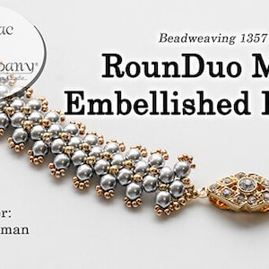 以下が含まれることがあります： グレーとゴールドのビーズを使ったビーズブレスレット。透明なラインストーンが付いた装飾的なゴールドクラスプが特徴です。「RoundDuo Mini Embellished Peyote」と「Potomac Bead Company」の文字があります。