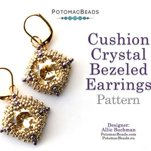 以下が含まれることがあります： ゴールドトーンのイヤリング。クッションカットのクリスタルがゴールドのシードビーズでベゼルセッティングされています。イヤリングはシンプルなワイヤーフックでできています。