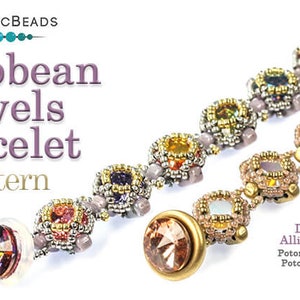 Könnte beinhalten: Nahaufnahme eines Perlenarmbands mit bunten Steinen und goldenen Akzenten. Das Armband heißt "Caribbean Jewels Bracelet" und ist ein Muster von Potomac Beads. Die Designerin ist Allie Buchman.