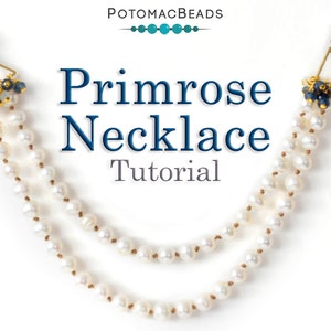 Puede incluir: Imagen de un tutorial de collar Primrose. El collar presenta dos hilos de perlas blancas, detalles dorados y cuentas azules. El texto "Primrose Necklace Tutorial" est&aacute; en color azul oscuro.