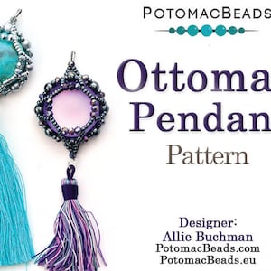 以下が含まれることがあります： ターコイズと紫のアクセントが付いた2つのビーズのオットマンペンダントパターン。それぞれにタッセルが付いています。「Ottoman Pendant Pattern」の文字とPotomacBeadsのロゴが白い背景に表示されています。