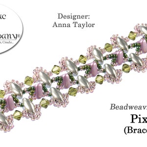 Puede incluir: Un brazalete de cuentas con un esquema de color plateado, verde y rosa. El brazalete se llama "Pixie" y fue diseñado por Anna Taylor. El texto "Beadweaving 1232" también está incluido en la imagen.