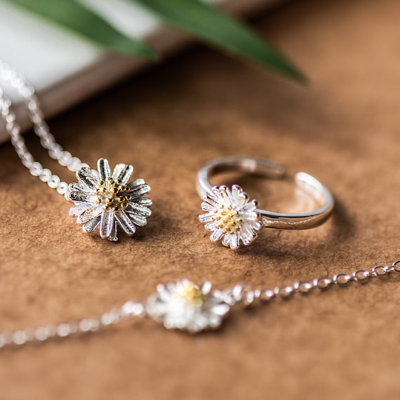 Dainty Sterling Silver Daisy Bracelet