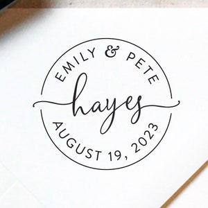 Sello de monograma n.° 10, de madera o autoentintable, para caligrafía, con corona, sello de boda personalizado, sello de recuerdo de boda, incluye mango