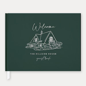 以下が含まれることがあります： 白い家のイラストと「Welcome」と「The Hillside House guest book」の文字が書かれた濃い緑色のゲストブックです。