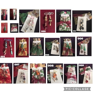 以下が含まれることがあります： クリスマスをテーマにした様々なイヤリングを9枚の画像でコラージュしたもの。各イヤリングは、お祝いのデザインが施された小さなカードに飾られています。イヤリングはビーズ、チャーム、その他の装飾的な要素で作られています。