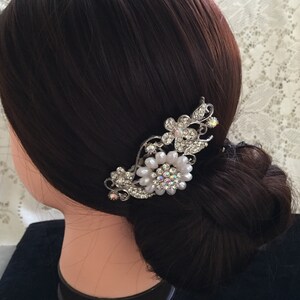 White Pearl,Iridescent Rhinestones and Flower Wedding Hair Comb, Pearl Hair Comb for Wedding, Silver Hair Wedding Day comb #1111
