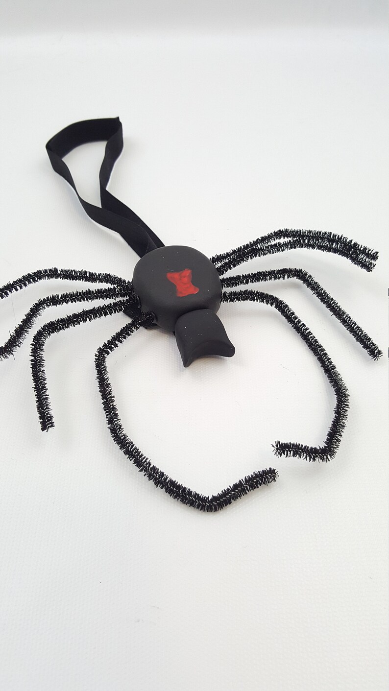 Паук кошмар. Галстук с пауком. Паук с галстуком и шляпой. Техника плетения паучком и галстуком маске сетей.