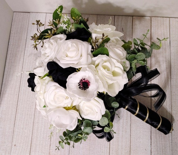 White Roses Between Black Roses White And Black Roses Bouquet