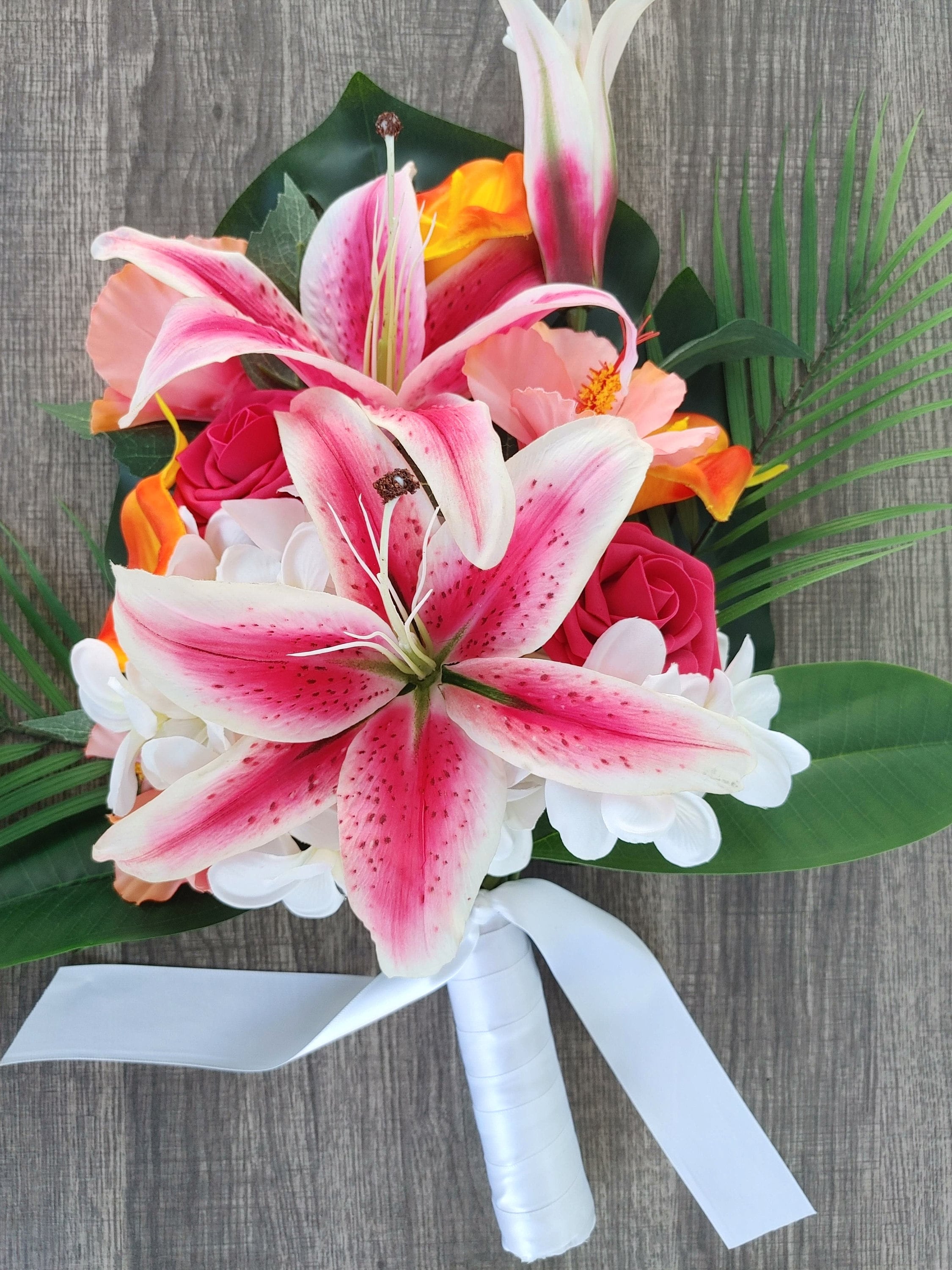 フラワーブーケ Tropical Bridal Bouquet: Stargazer Lily, Hibiscus, Palm Leaves - Etsy