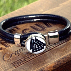 Bracciale in pelle nera / Bracciale a scatto da uomo / Gioielli snap on / Gioielli da uomo / Bracciale celtico / Polsino in pelle da uomo / Bracciali con gioielli a scatto / Scatto da uomo