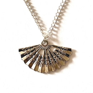Stray Kids-inspirierte Charm Halsketten und Ohrringe: Die Noeasy Kollektion