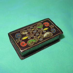 Viktoriansk antik läderinbunden synålshållare - Etui - Ask med nåldyna - Liten figurinbunden läderbokslåda - Guld- och emaljverktyg
