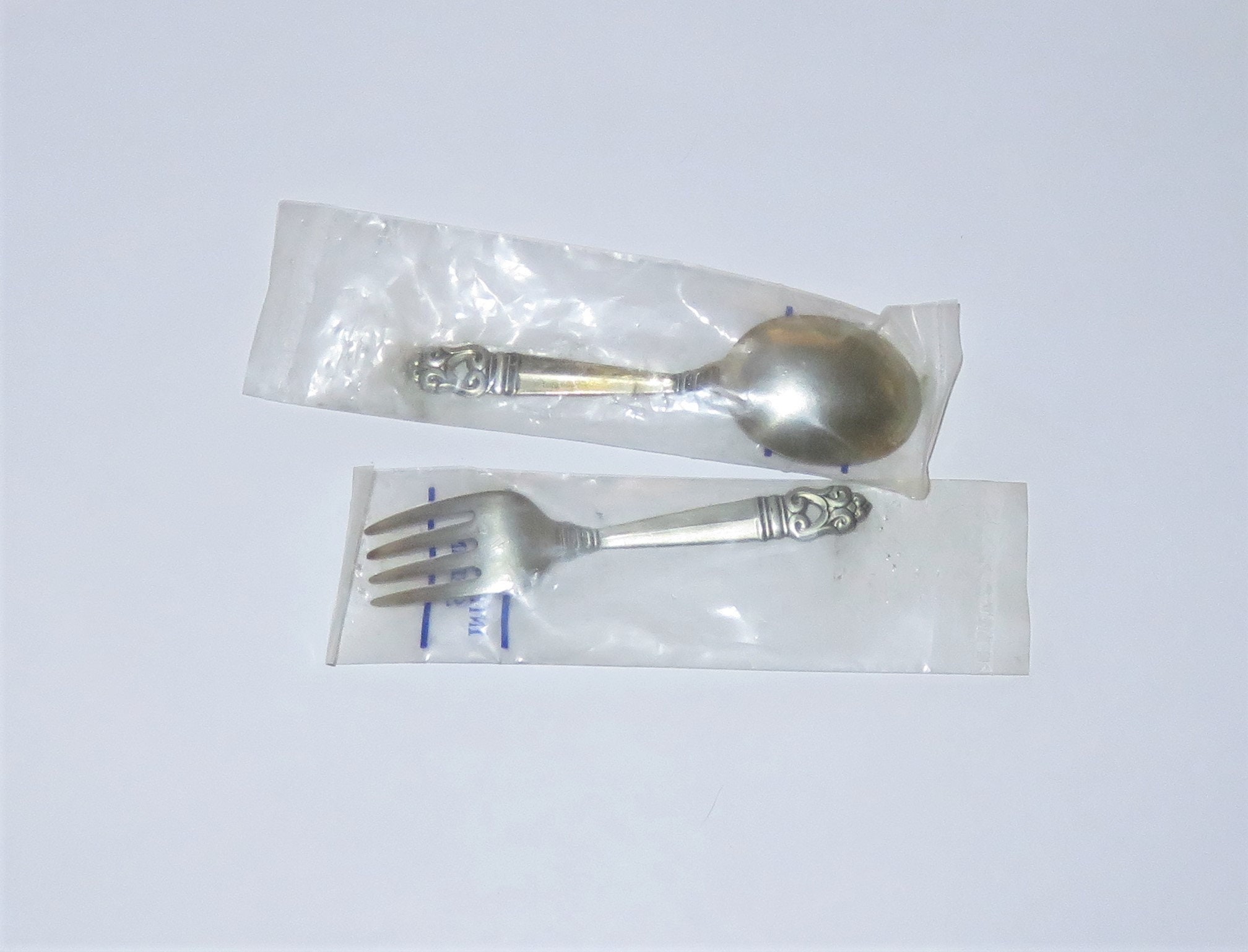 International Silver Towle Silverplate Flatware / Silverware Set in  Original Box Baby Fork, Baby Spoon, Infant Feeding Spoon Dinosaurs 