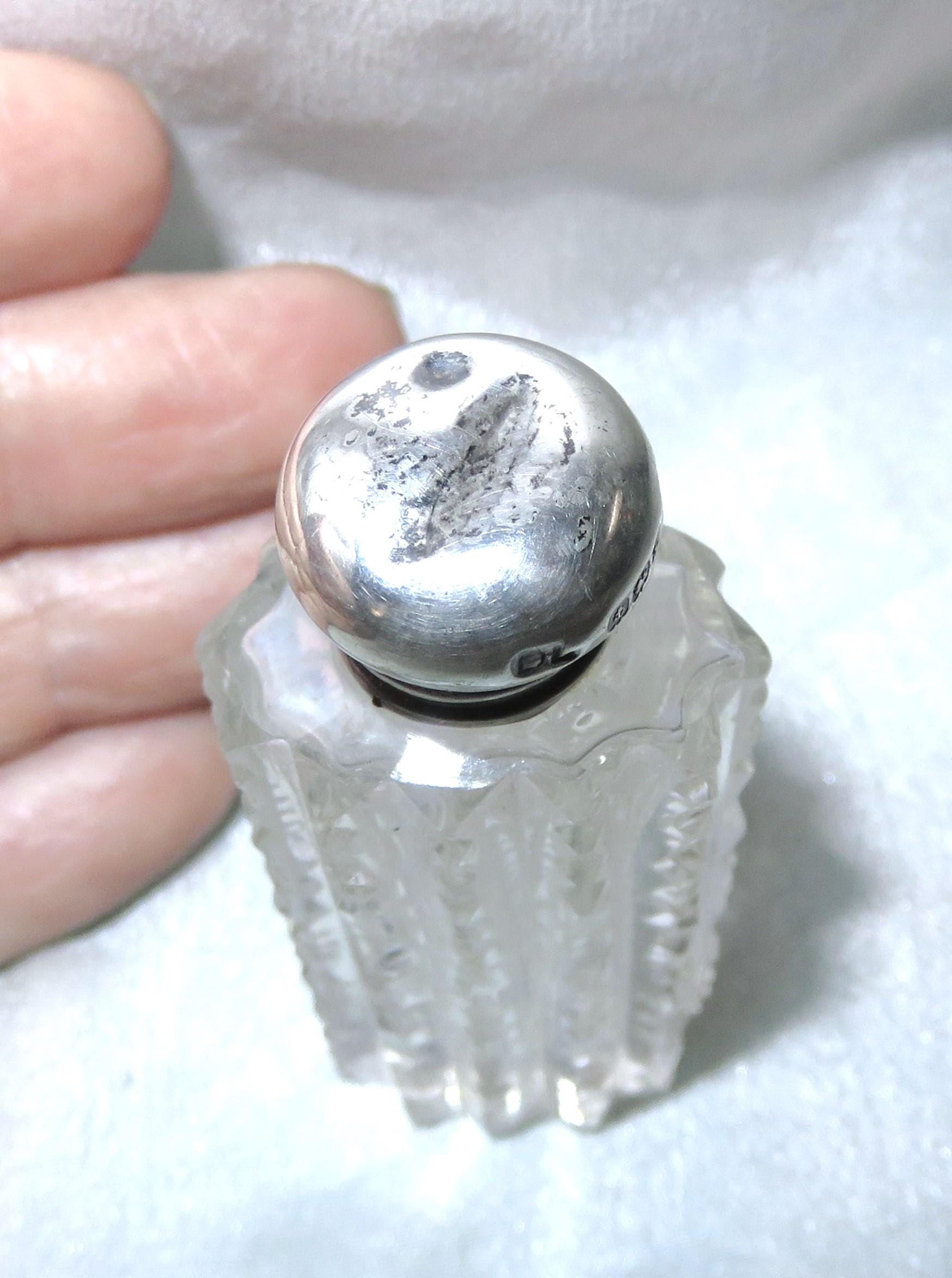 アンティークカットクリスタル香水瓶（スターリングシルバーの蓋付き