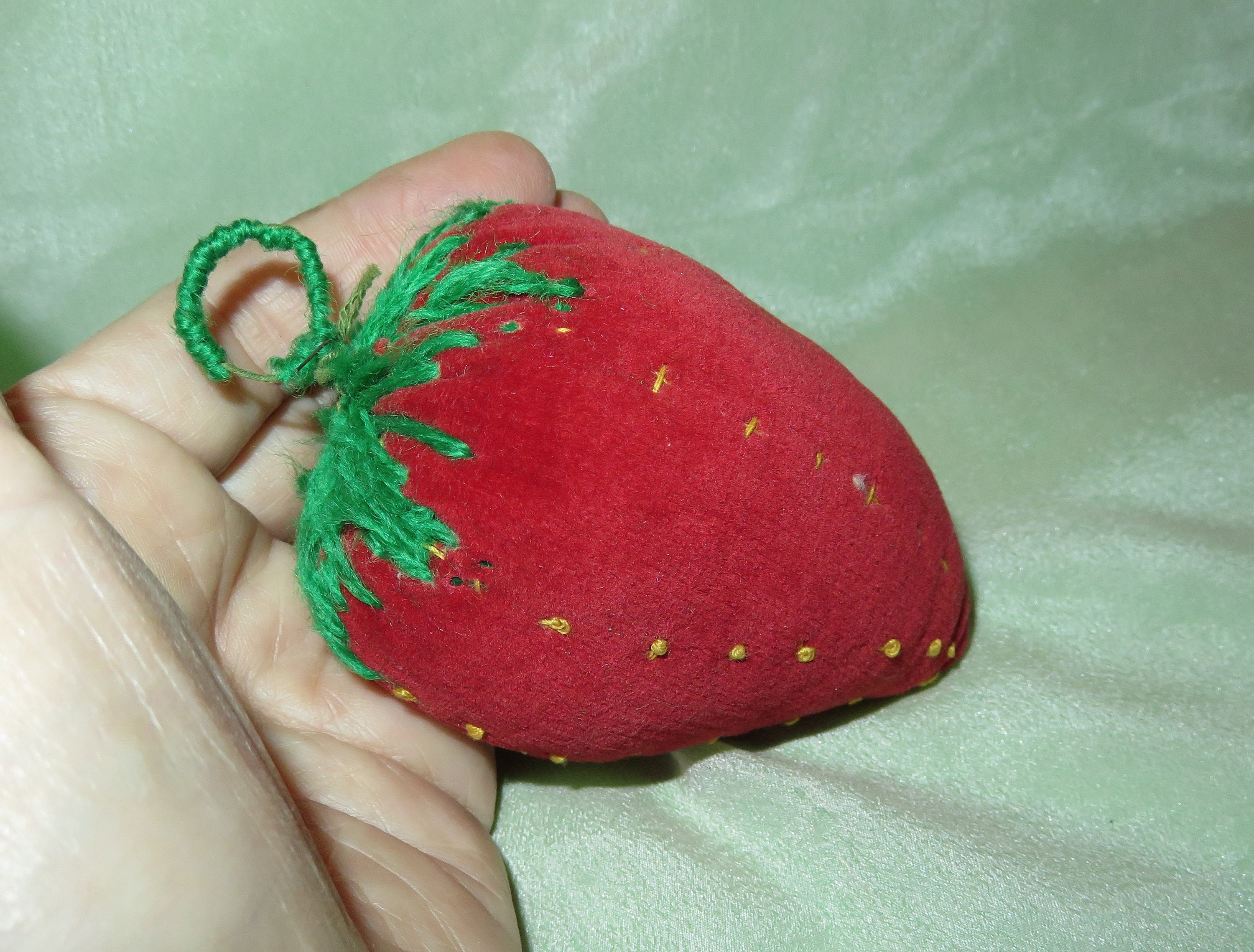 CHARMING Vintage Large Tomato Pin Cushion and Strawberry Emery, Collectible  Pin Cushions, Collectible Sewing Tools