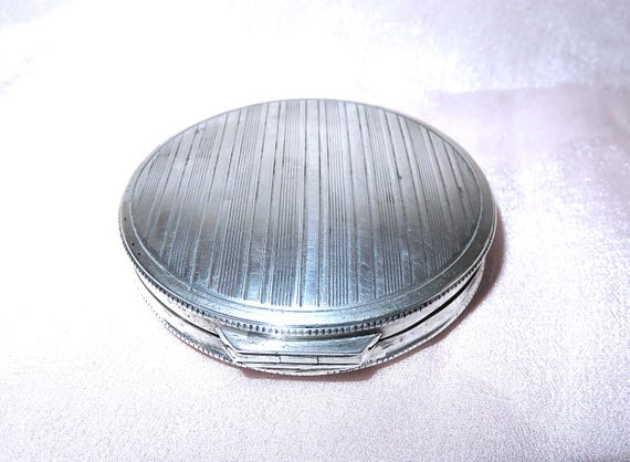 Antique Bright Cut Solid Silver Compact Case - En… - image 7