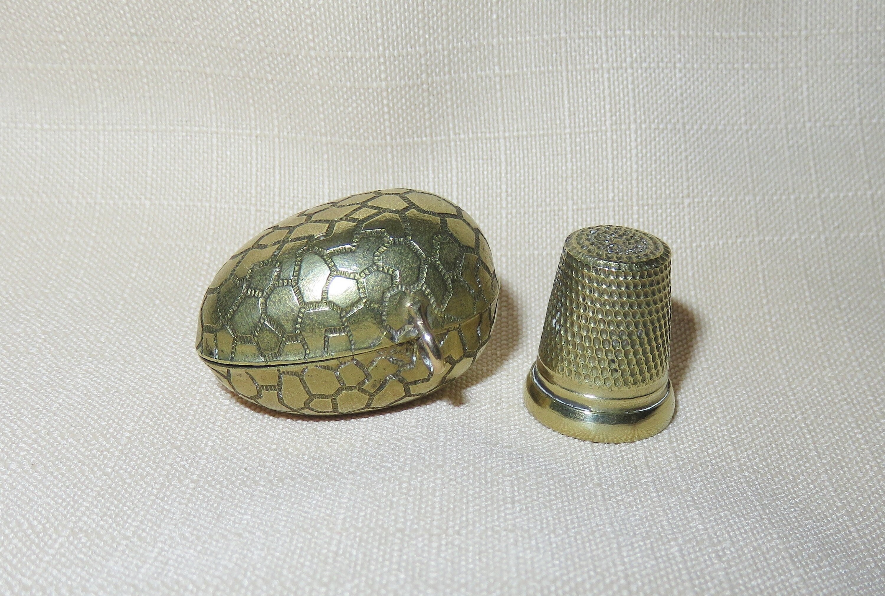 BEAUTIFUL Victorian Carved Thimble Case Darning Egg Sewing Case Coquil – A  Vintage shop