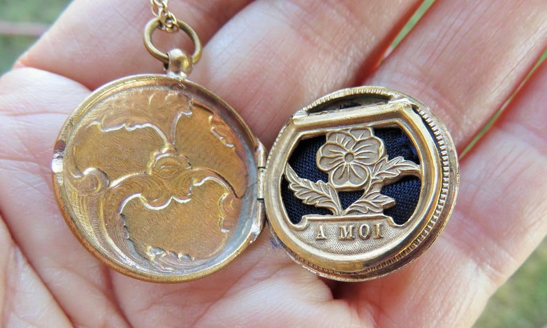 Antique Gold French Vinaigrette Pendant Necklace Scent Image 0