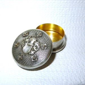 Antique Silver & Gilt Snuff Box - Pill Box - Trinket Box - Engine Turned Design - Unique Knight&#39;s Head and Shield Decor - Silver Plated Box