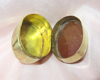 Caixa oval articulada com tampa de pedra de cornalina e tampo de latão dourado antigo - Porta-comprimidos - Porta-rapé - Porta-remendos - Caixa para bijuterias