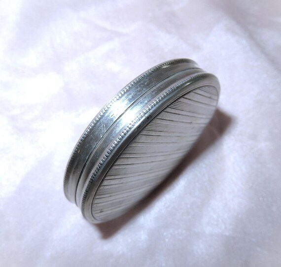 Antique Bright Cut Solid Silver Compact Case - En… - image 10