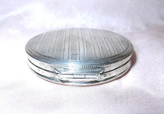 Antique Bright Cut Solid Silver Compact Case - En… - image 4