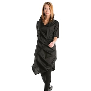 Robe Midi noire à manches moyennes, robe noire déconstruite, robe avant-garde, robe de cocktail femme, robe col en V