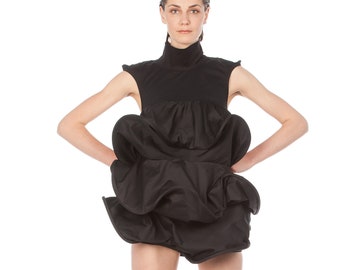 Mini vestido negro con cuello alto, vestido negro pequeño, vestido vanguardista deconstruido, vestido futurista de mujer, vestido de festival de verano