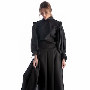 Gonna in cotone, pantaloni e camicia, camicia con maniche a sbuffo e gonna midi, abbigliamento d&#39;avanguardia da donna, set di abbigliamento coordinato in nero