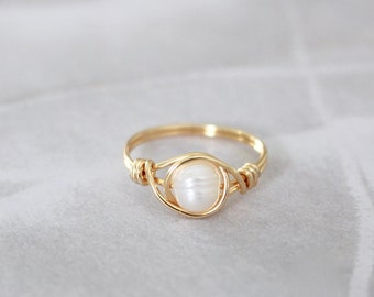 Freshwater pearl ring, pearl wire ring, gold wire ring, handmade ring, gold ring, pearl ring, white pearl ring, dainty gold ring, boho ring