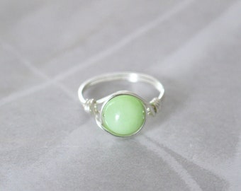 Green jade ring, jade ring, green stone ring, flower jade ring, green jade wire ring, silver wire ring, silver ring, gemstone wire ring,