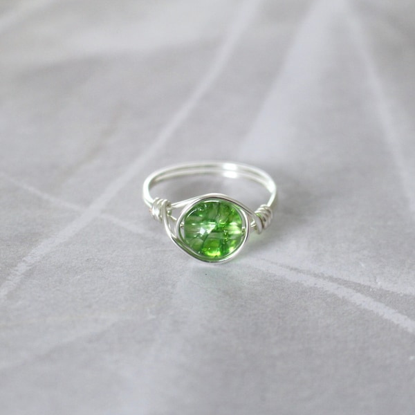 Peridot quartz ring, peridot ring, green stone ring, quartz ring, peridot wire ring, silver wire ring, sterling silver ring, gemstone ring