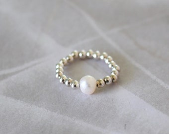 Pearl ring, pearl stretch ring, stretch ring, silver ring, dainty silver ring, pearl jewelry, silver bead ring, real pearl ring, y2k ring