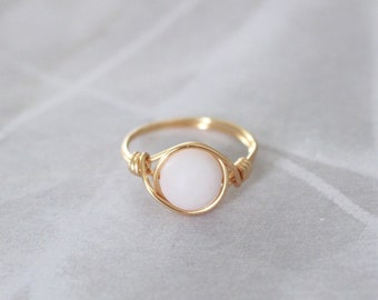 Rose quartz ring, quartz ring, pink stone ring, rose quartz wire ring, wire wrapped ring, gold wire ring, gold ring, gemstone wire ring
