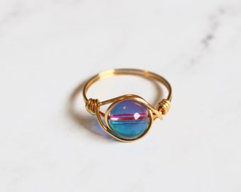 Anello sirena, anello di vetro blu, delicato anello d'oro, anello di filo, anello avvolto in filo, anello boho, anello in argento sterling, anello d'oro, anello di filo personalizzato