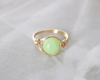 Green jade ring, jade ring, green stone ring, flower jade ring, green jade wire ring, gold wire ring, gold ring, gemstone wire ring, boho