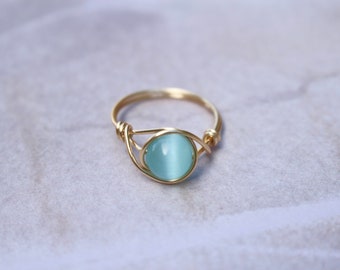 Anello occhio di gatto, anello di pietre preziose blu, anello di filo, anello avvolto in filo, anello di filo d'oro, anello d'oro, anello di pietra blu, anello personalizzato, anello di dichiarazione