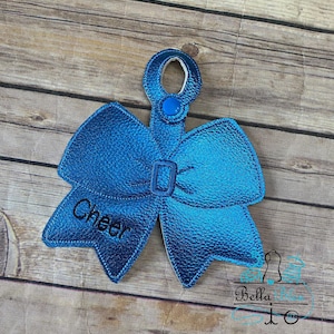 Cheer Bag Tag - ITH Taschenanhänger - Sporttaschenanhänger - Cheer Bow - Maschinenstickerei Instant Download