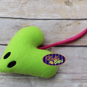 En el ratón del corazón del aro gato nip juguete bordado applique máquina de diseño ITH