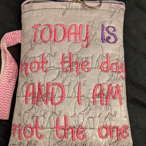 Ith zipper bolso bolsa, ith máquina bordado diseño, hoy no es el día diseño de bordado, en la cartera de cremallera de aro, descargar en el soporte