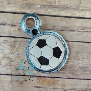 Fussball Taschenanhänger - ITH Taschenanhänger - Fussball Design - Fussball Fob - Maschinenstickerei Instant Download