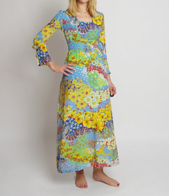1960s Mod floral empire waist dress,  Retro cut o… - image 6