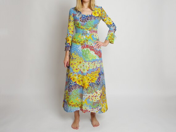 1960s Mod floral empire waist dress,  Retro cut o… - image 7