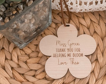 Thank You For Helping Me Bloom Personalised Wooden Disc Teachers, TA, Nursery, Child Minder, End Of Term Gift Rainbow