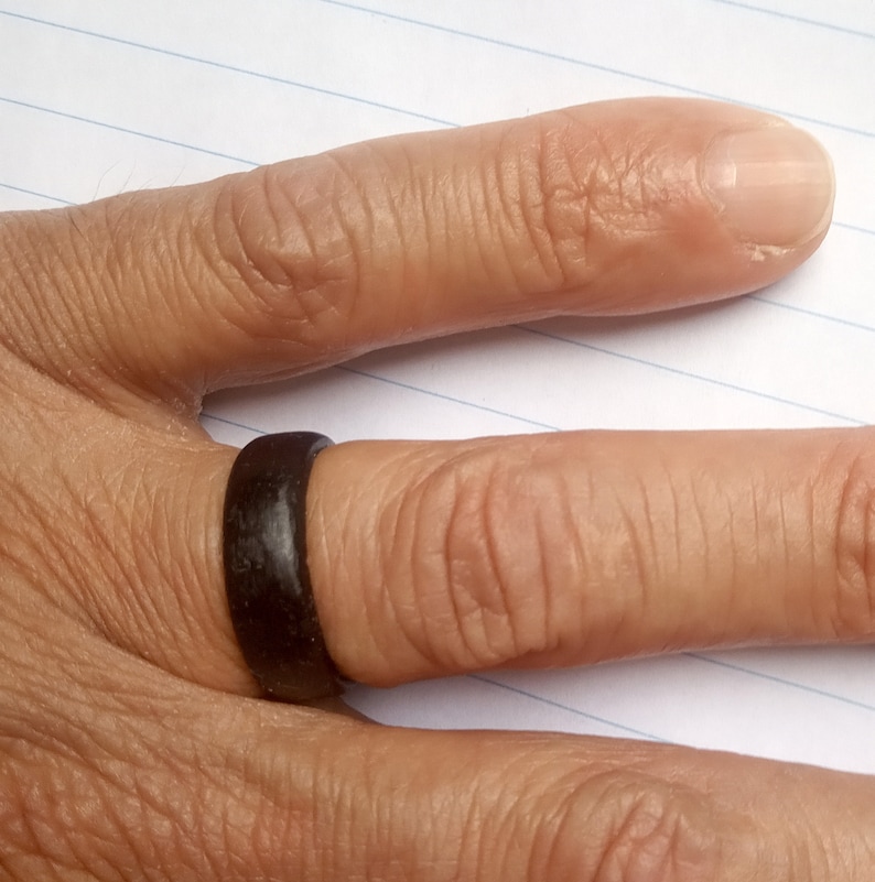 Anillos finos de coco Negro hechos de coco tucum imagen 3